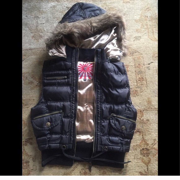 Black Vest with Removable Faux Fur - Picture 4 of 8